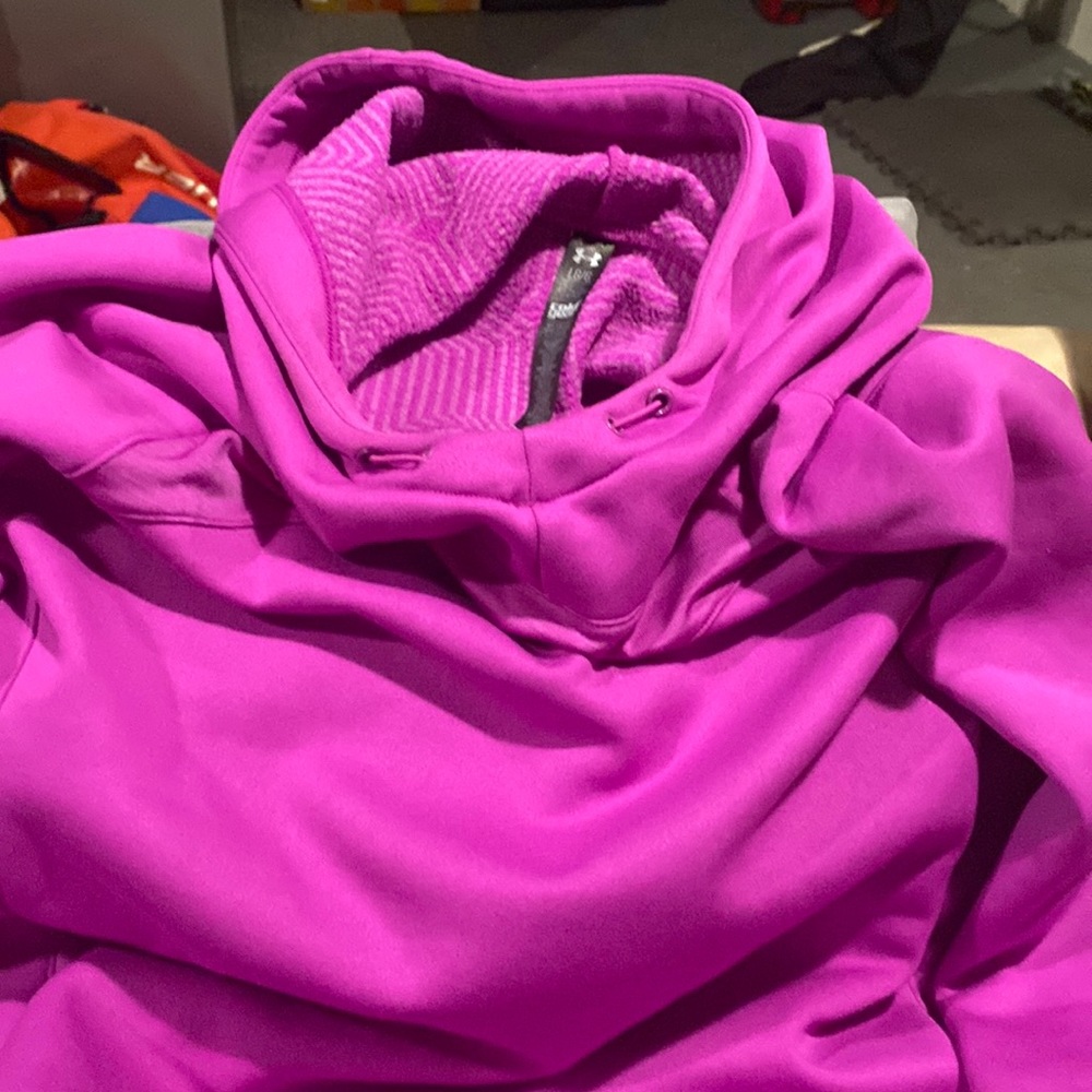 Underarmour magenta sweatshirt new condition size la